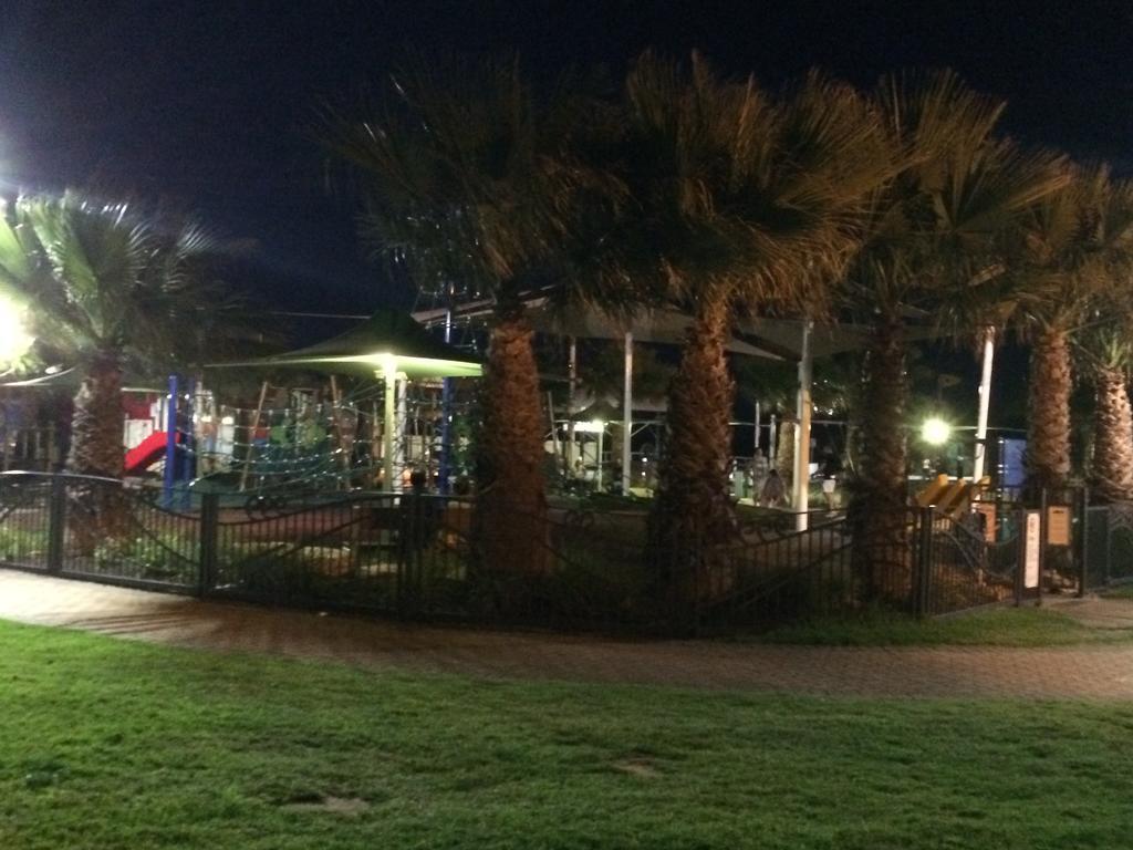Adelaide - Semaphore Beach Front Exterior foto